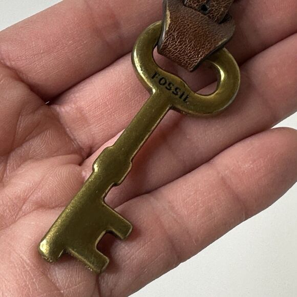 Fossil Brass Key Charm Bag Hang Tag Brown Leather Strap Replacement Accessory - Picture 5 of 10